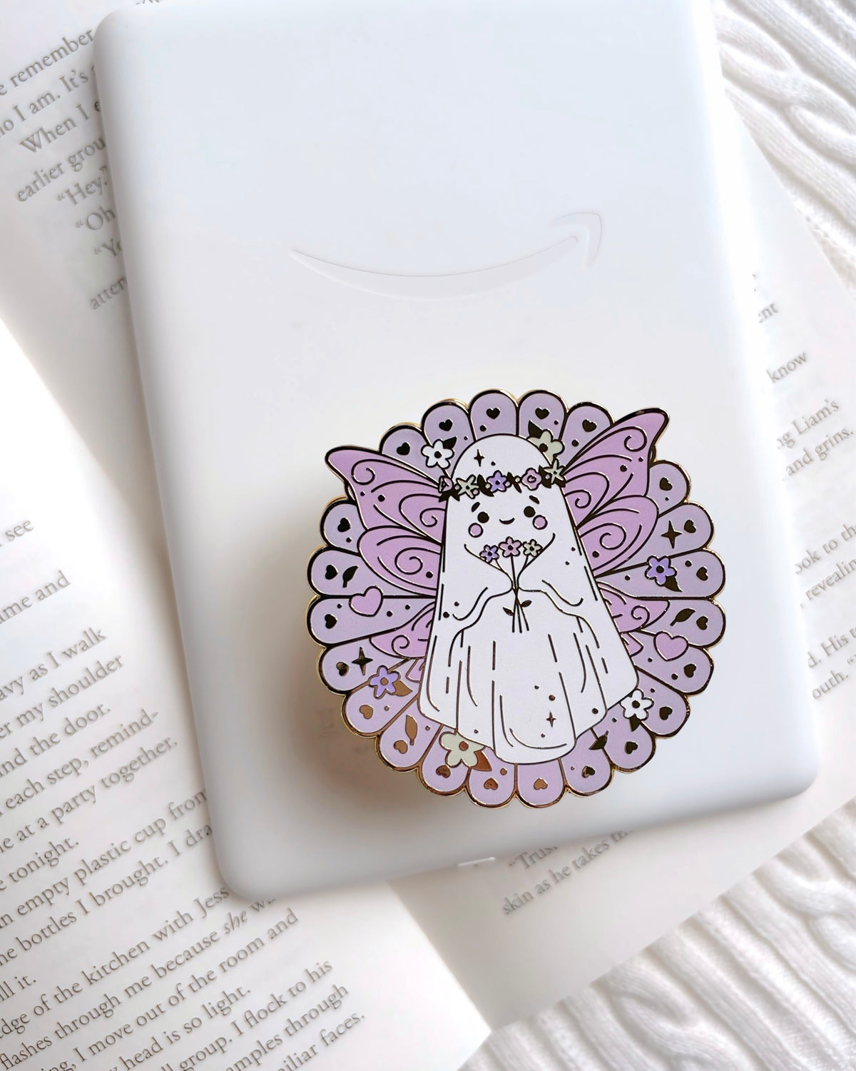 Floral Ghost E-Reader Grip