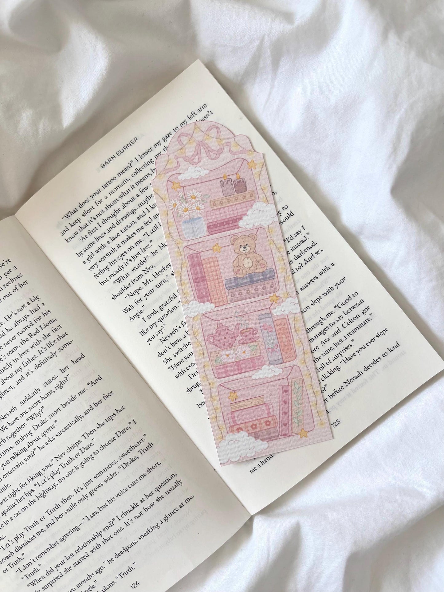Cosy Reader Bookshelf Bookmark