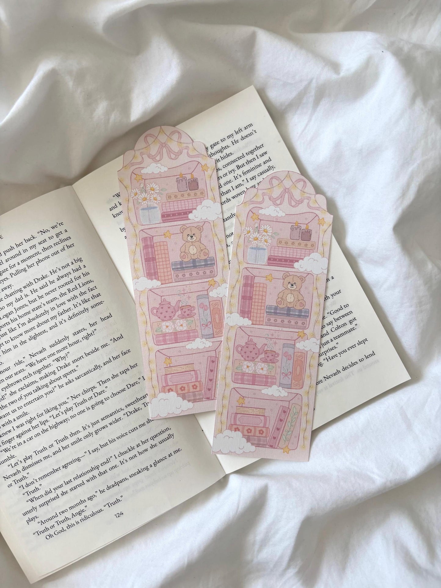 Cosy Reader Bookshelf Bookmark