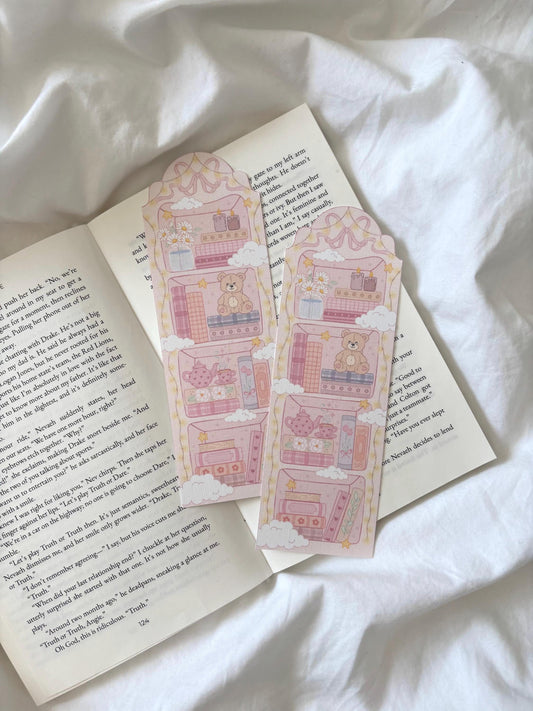 Cosy Reader Bookshelf Bookmark