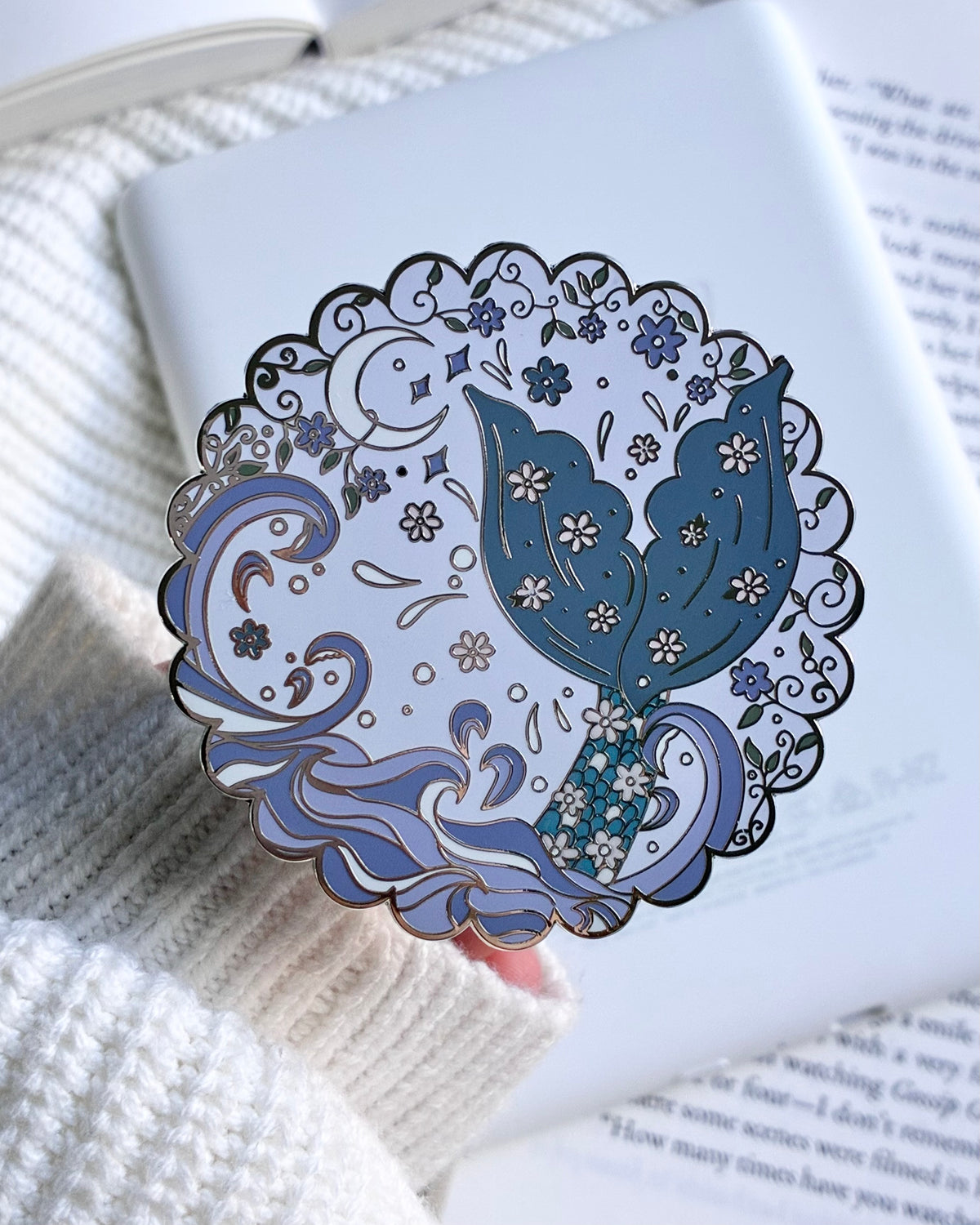 Silver Seabloom E-Reader Grip