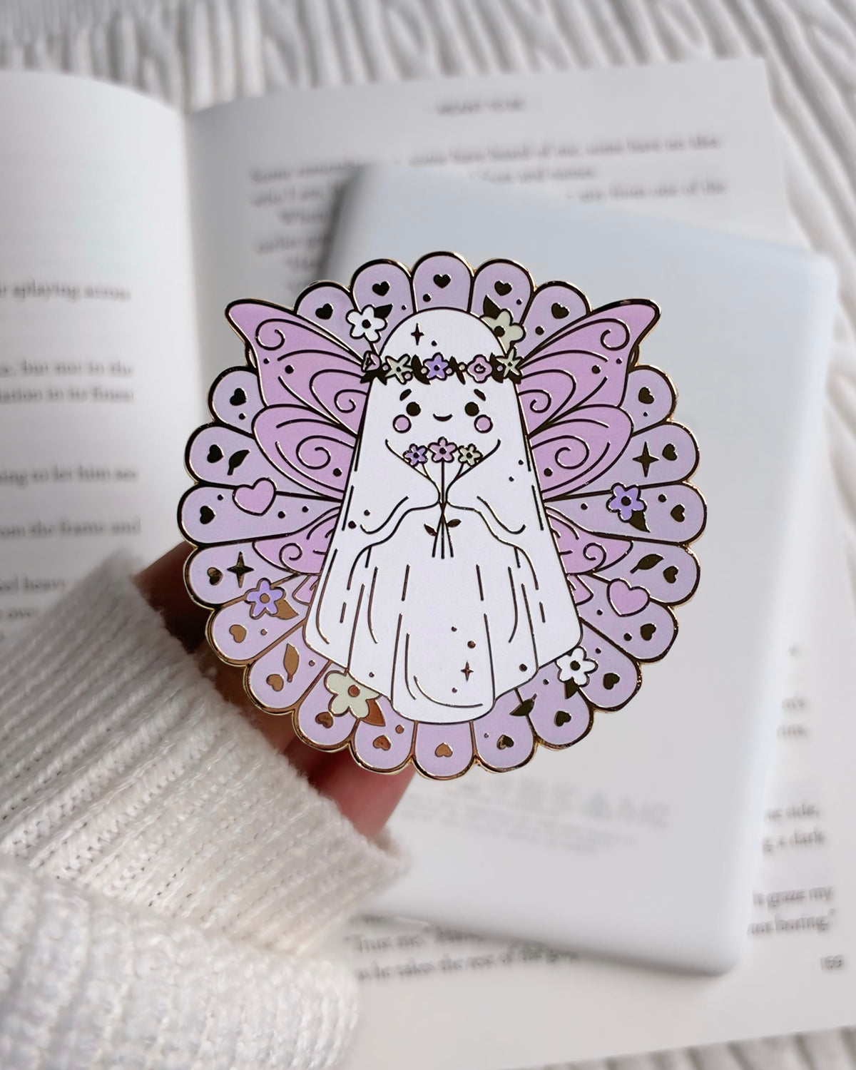 Floral Ghost E-Reader Grip